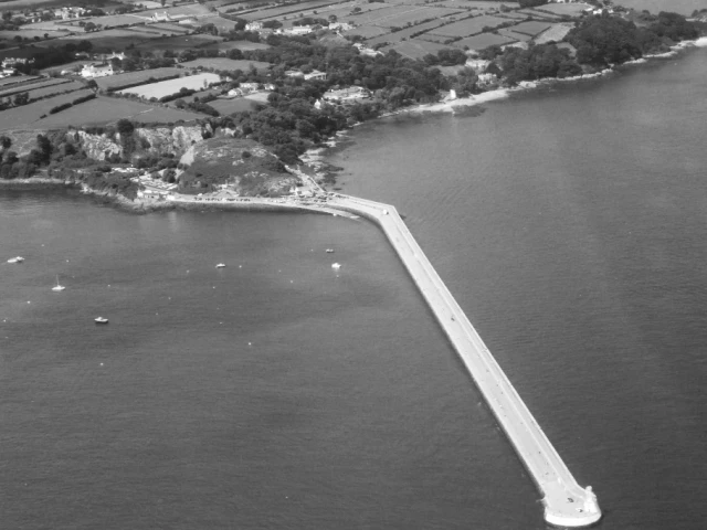 St Catherine's breakwater looking West